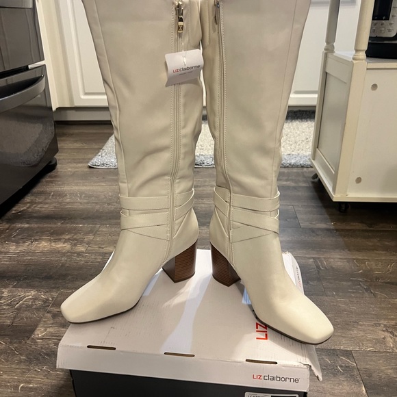 Liz Claiborne Harwin Boots Cream SZ 9M NEW - Picture 4 of 11